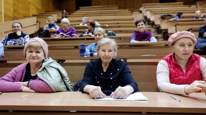 Студенты серебряного возраста изучают восточную генеалогию Студенты серебряного возраста изучают восточную генеалогию