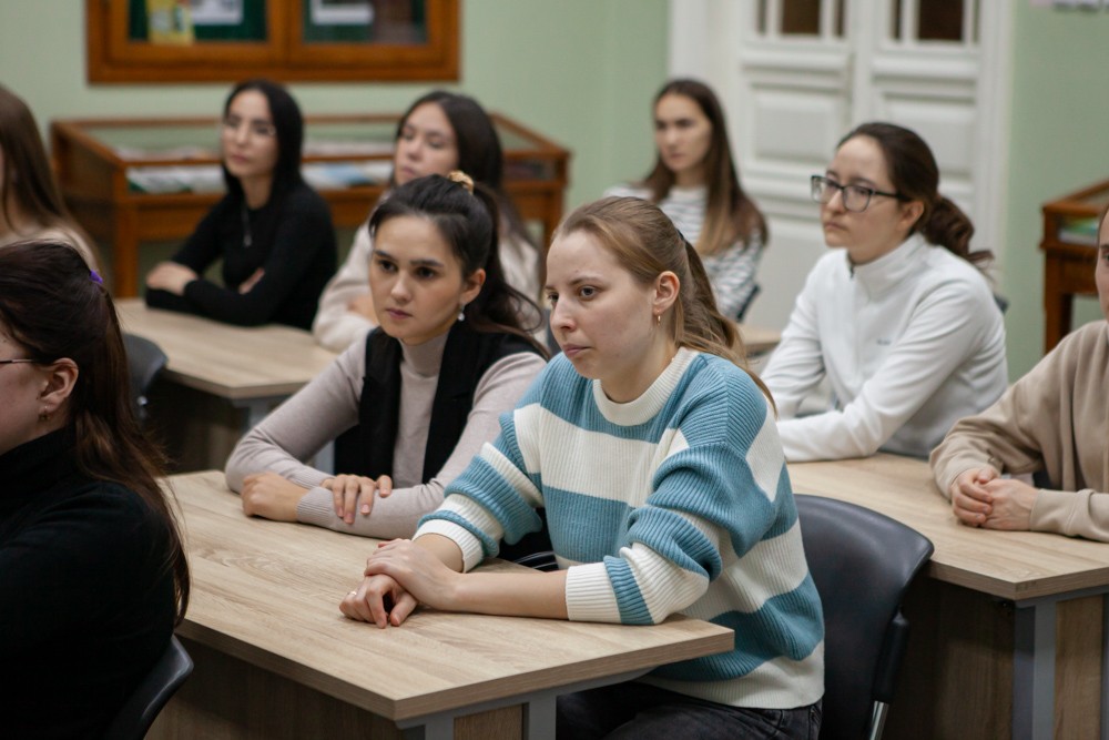 В Елабужском институте КФУ прошла встреча с писателем Рафисом Салимжановым В Елабужском институте КФУ прошла встреча с писателем Рафисом Салимжановым