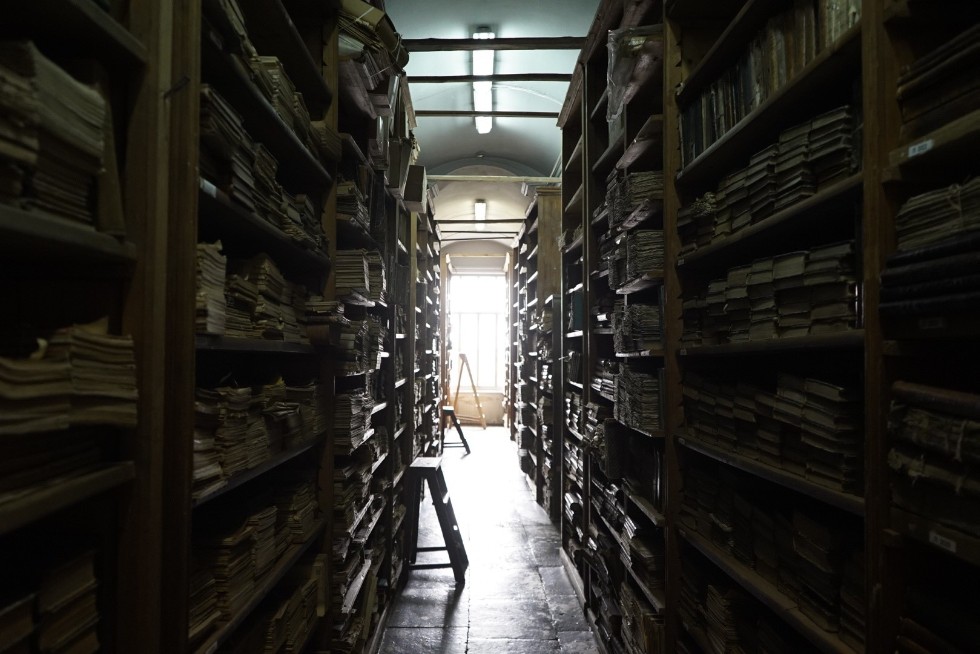 Рукописи, миниатюрный Коран и другие сокровища книгохранилища КФУ смогли увидеть казанцы в День библиотек Рукописи, миниатюрный Коран и другие сокровища книгохранилища КФУ смогли увидеть казанцы в День библиотек