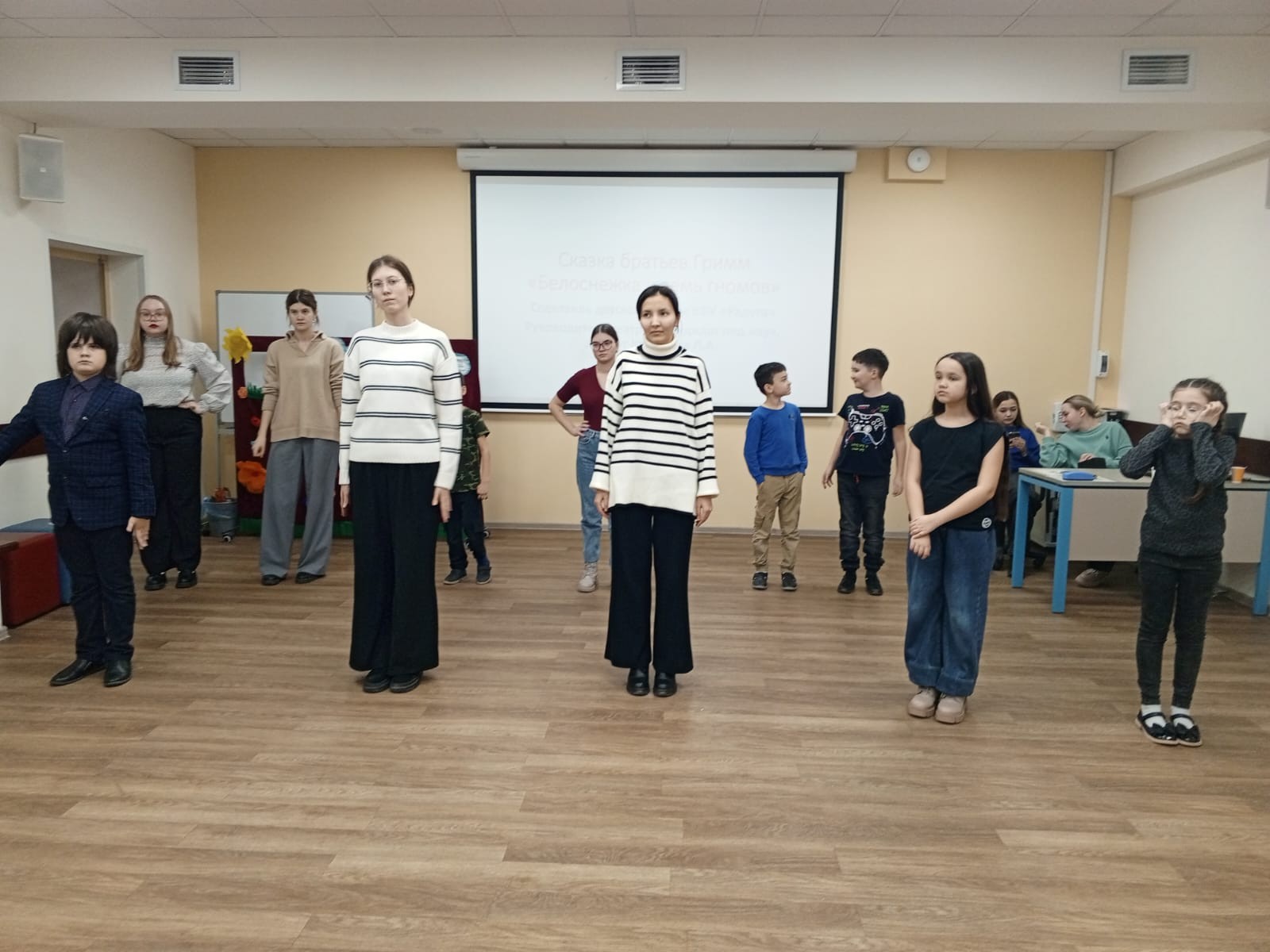 Необычная репетиция спектакля детского театра 'Радуга' Необычная репетиция спектакля детского театра 'Радуга'