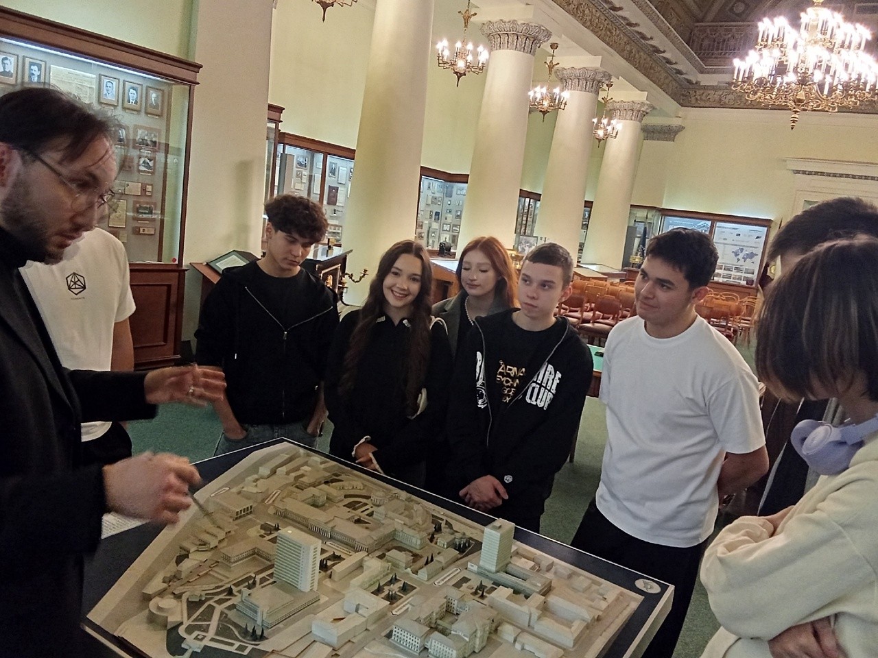 Знакомство с историей Alma Mater Знакомство с историей Alma Mater