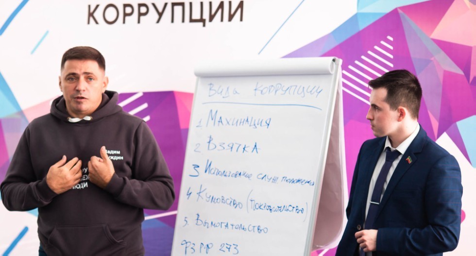 Студенты КФУ завоевали первое место в конкурсе лучших антикоррупционных проектов Студенты КФУ завоевали первое место в конкурсе лучших антикоррупционных проектов