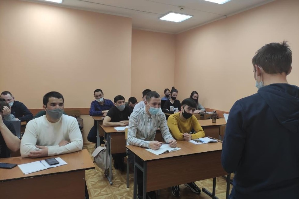 Студенты презентовали работы о спорте и праве Студенты презентовали работы о спорте и праве