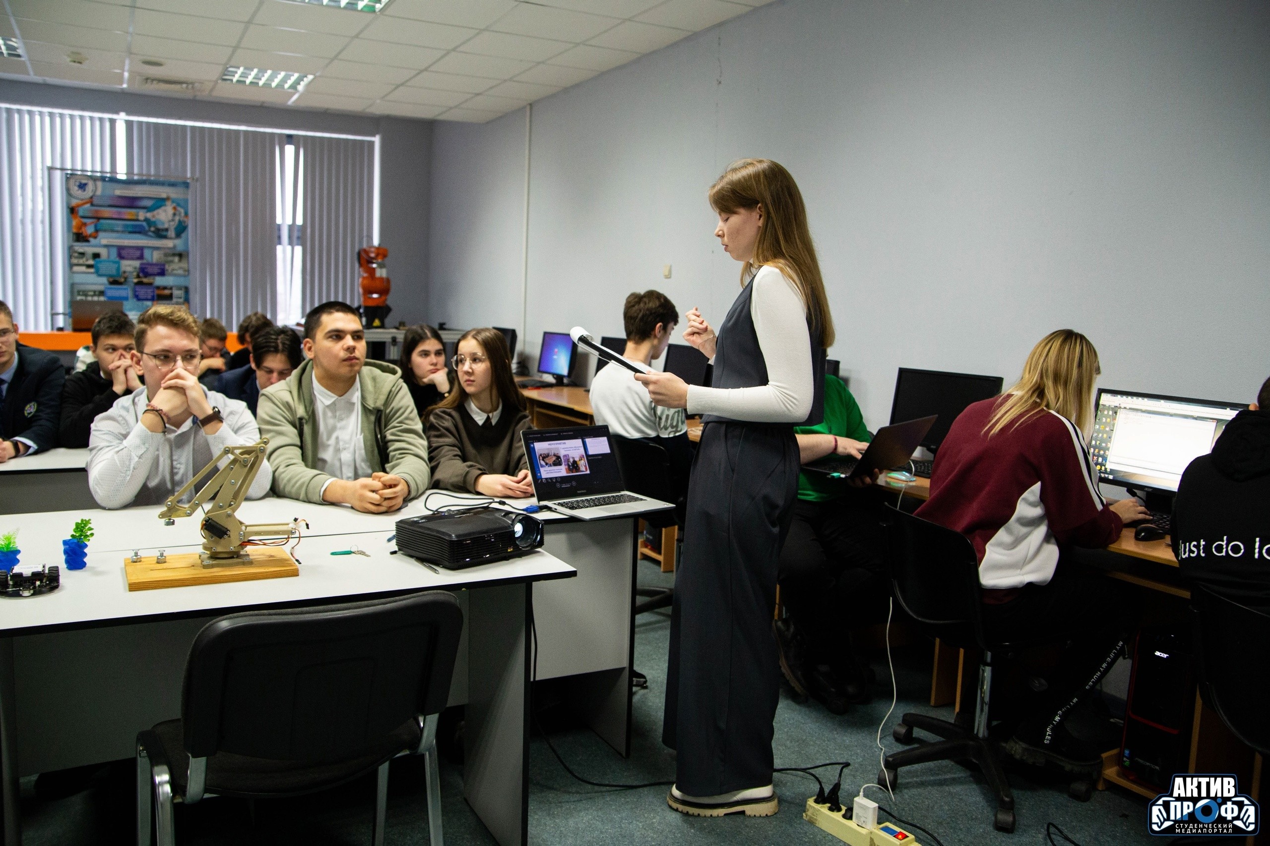 Добро пожаловать в Набережночелнинский институт КФУ! Добро пожаловать в Набережночелнинский институт КФУ!