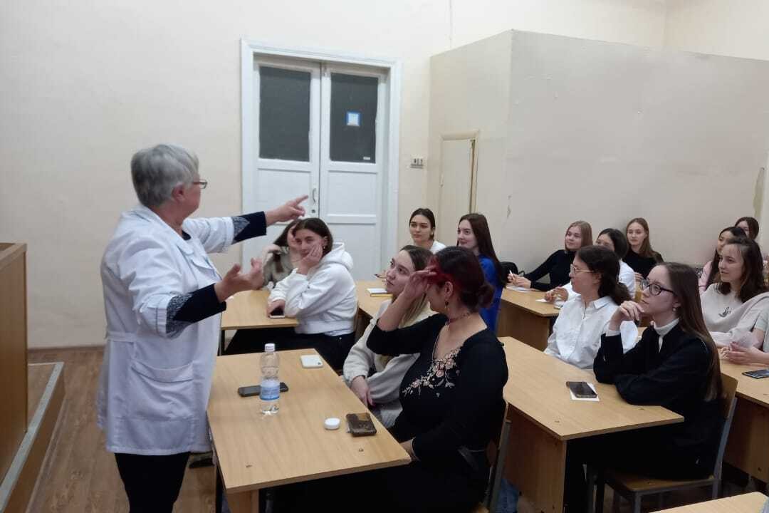 Студенты обсудили со специалистом ЦРБ вопросы планирования семьи Студенты обсудили со специалистом ЦРБ вопросы планирования семьи