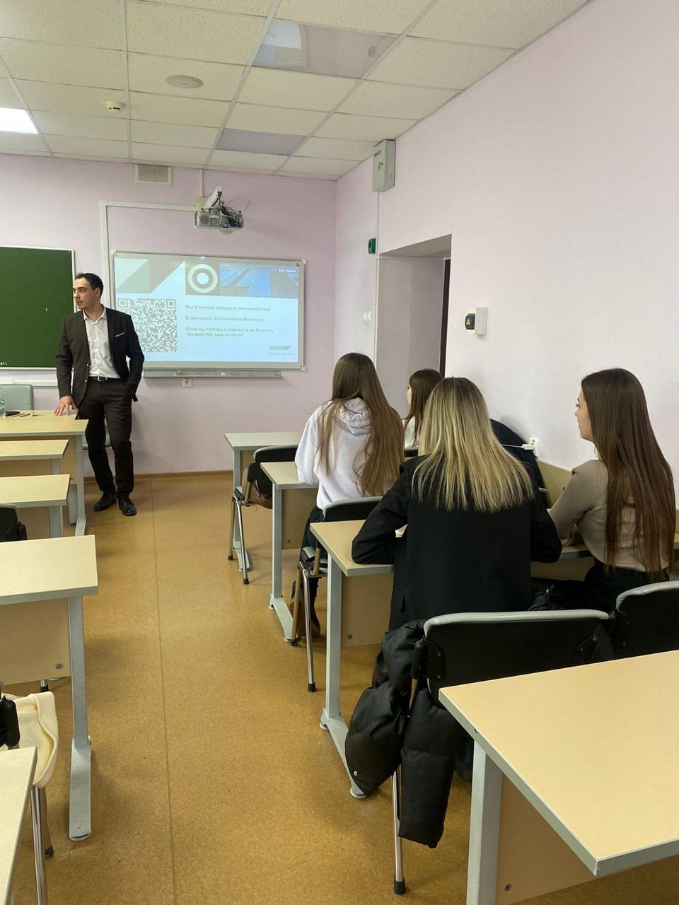 Встреча студентов ИУЭФ с представителями компании СИБУР Встреча студентов ИУЭФ с представителями компании СИБУР