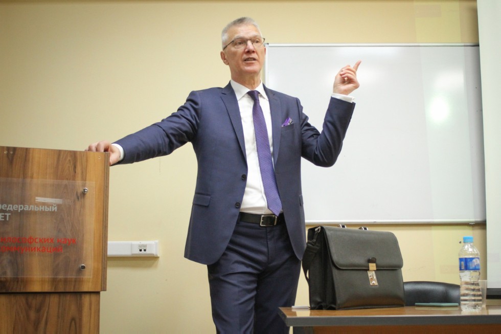 Михаил Ильич Якушев выступил в Институте социально-философских наук и массовых коммуникаций