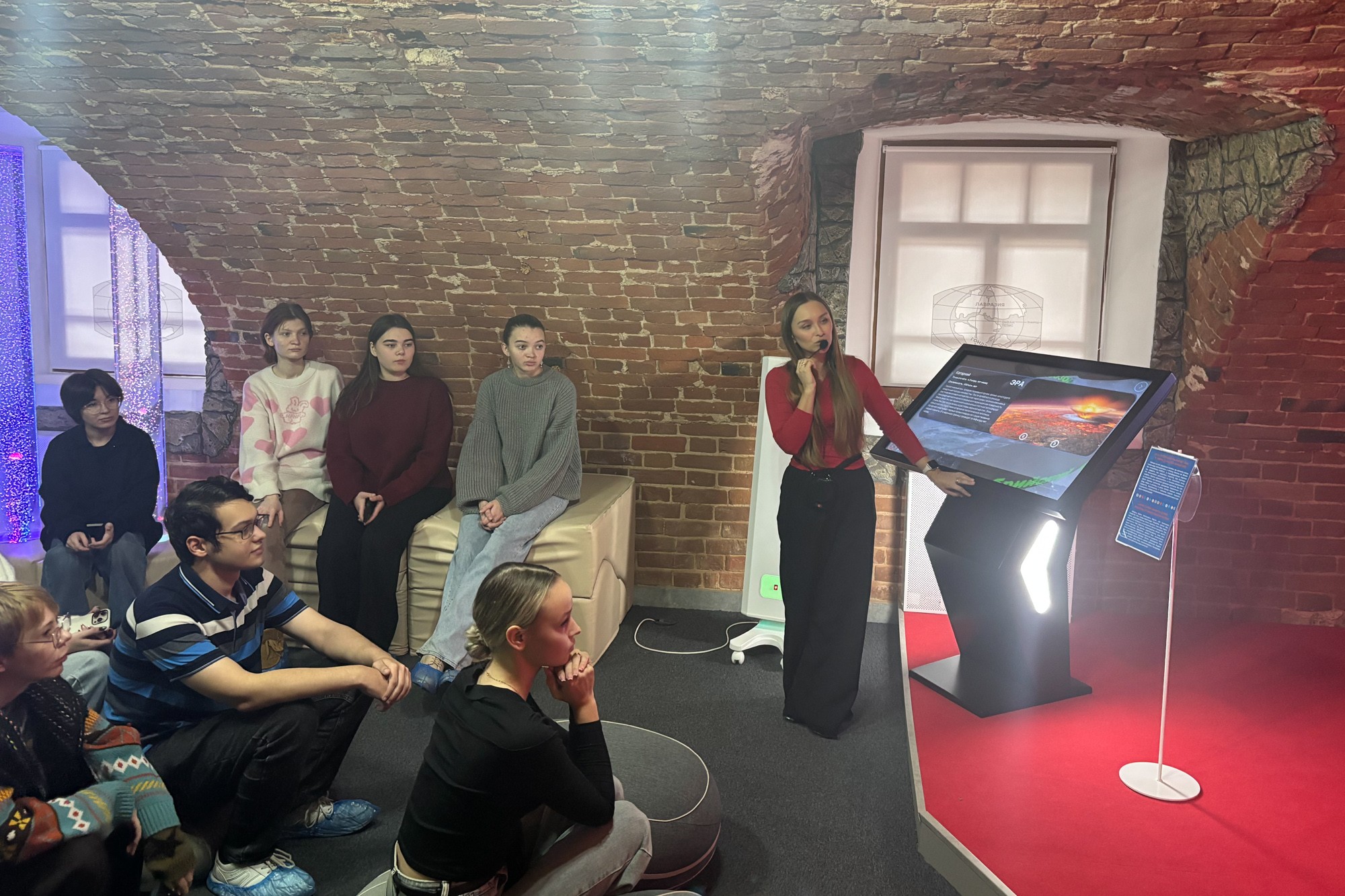 Студенты посетили детский музейный центр 'Эврика' Студенты посетили детский музейный центр 'Эврика'