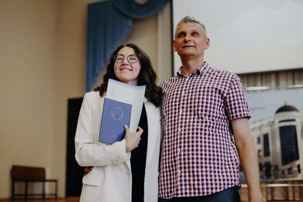 Состоялось торжественное вручение дипломов выпускникам бакалавриата по направлению Состоялось торжественное вручение дипломов выпускникам бакалавриата по направлению