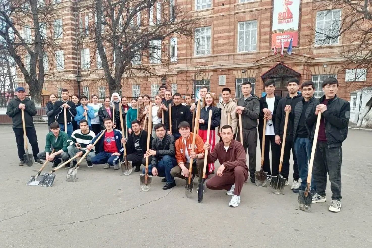 'Трудовой десант' Высшей школы педагогики и филологии 'Трудовой десант' Высшей школы педагогики и филологии