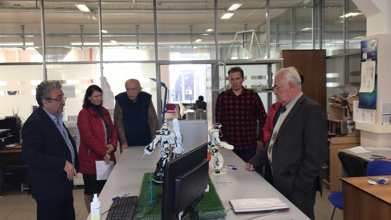 Делегация физико-технического института СГТУ имени Гагарина Ю.А. посетила Инженерный институт КФУ Делегация физико-технического института СГТУ имени Гагарина Ю.А. посетила Инженерный институт КФУ