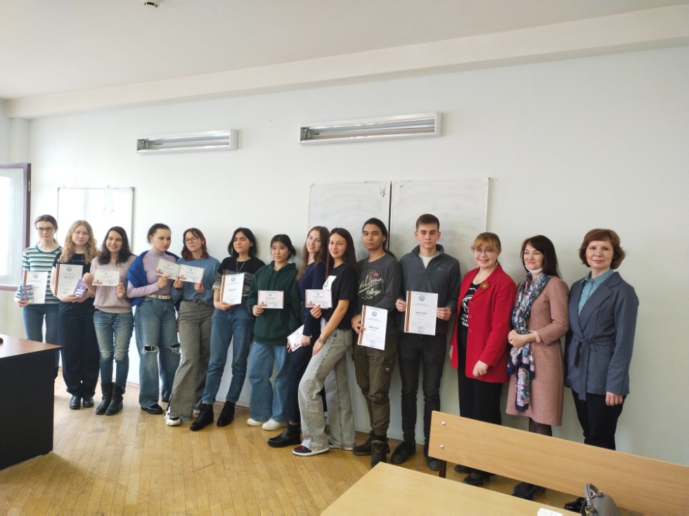 Переводчики ? художники слова, мастера контекста Переводчики ? художники слова, мастера контекста