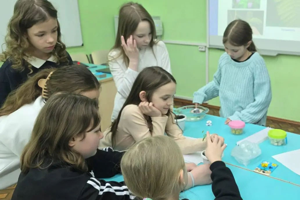 Юные исследователи Детского университета отправились в путешествие по миру растений Юные исследователи Детского университета отправились в путешествие по миру растений