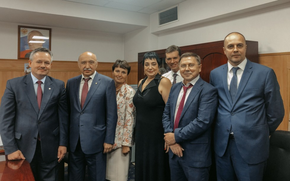 �������� ����� ����� ��������� ������������ � ������� ��������� ��� ��������� � ������� � ������������