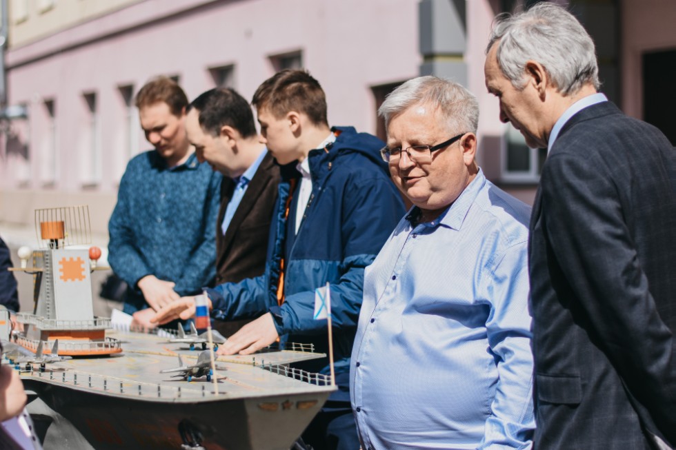 ����� ��������� ���� ������������� 