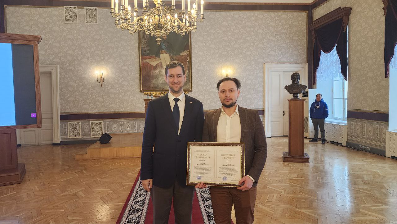 Преподавателей ИТИС наградили на торжественном заседании Ученого совета КФУ Преподавателей ИТИС наградили на торжественном заседании Ученого совета КФУ