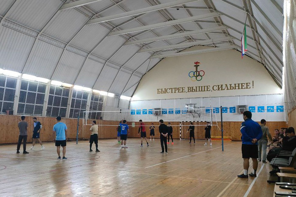 Студенты Елабужского института КФУ организовали свой турнир по волейболу Студенты Елабужского института КФУ организовали свой турнир по волейболу