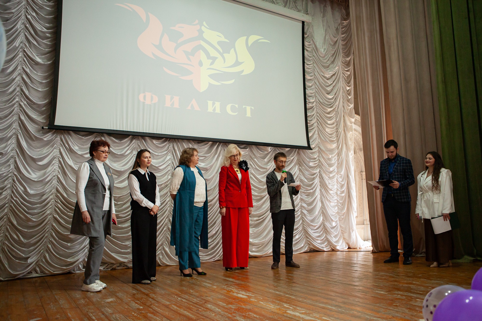 Последний звонок прозвенел на двух отделениях Елабужского института КФУ Последний звонок прозвенел на двух отделениях Елабужского института КФУ