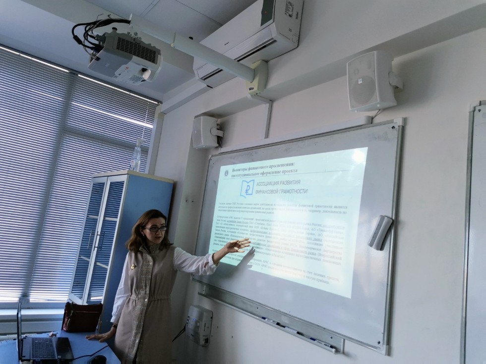 Студенты-социологи приняли участие в обсуждении исследования деятельности волонтеров финансового просвещения Студенты-социологи приняли участие в обсуждении исследования деятельности волонтеров финансового просвещения