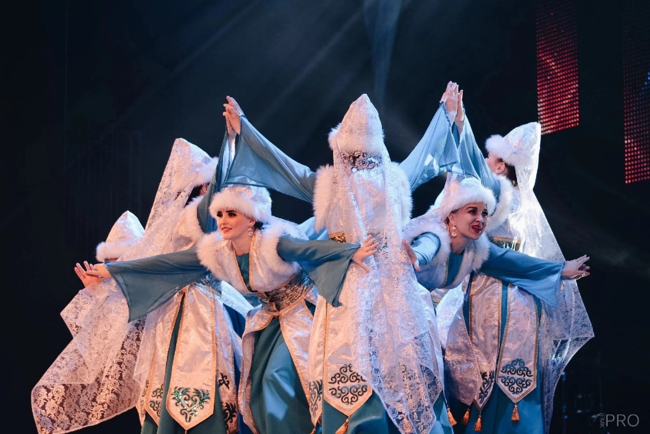 Танцевальный коллектив 'Яшьлек' Танцевальный коллектив 'Яшьлек'