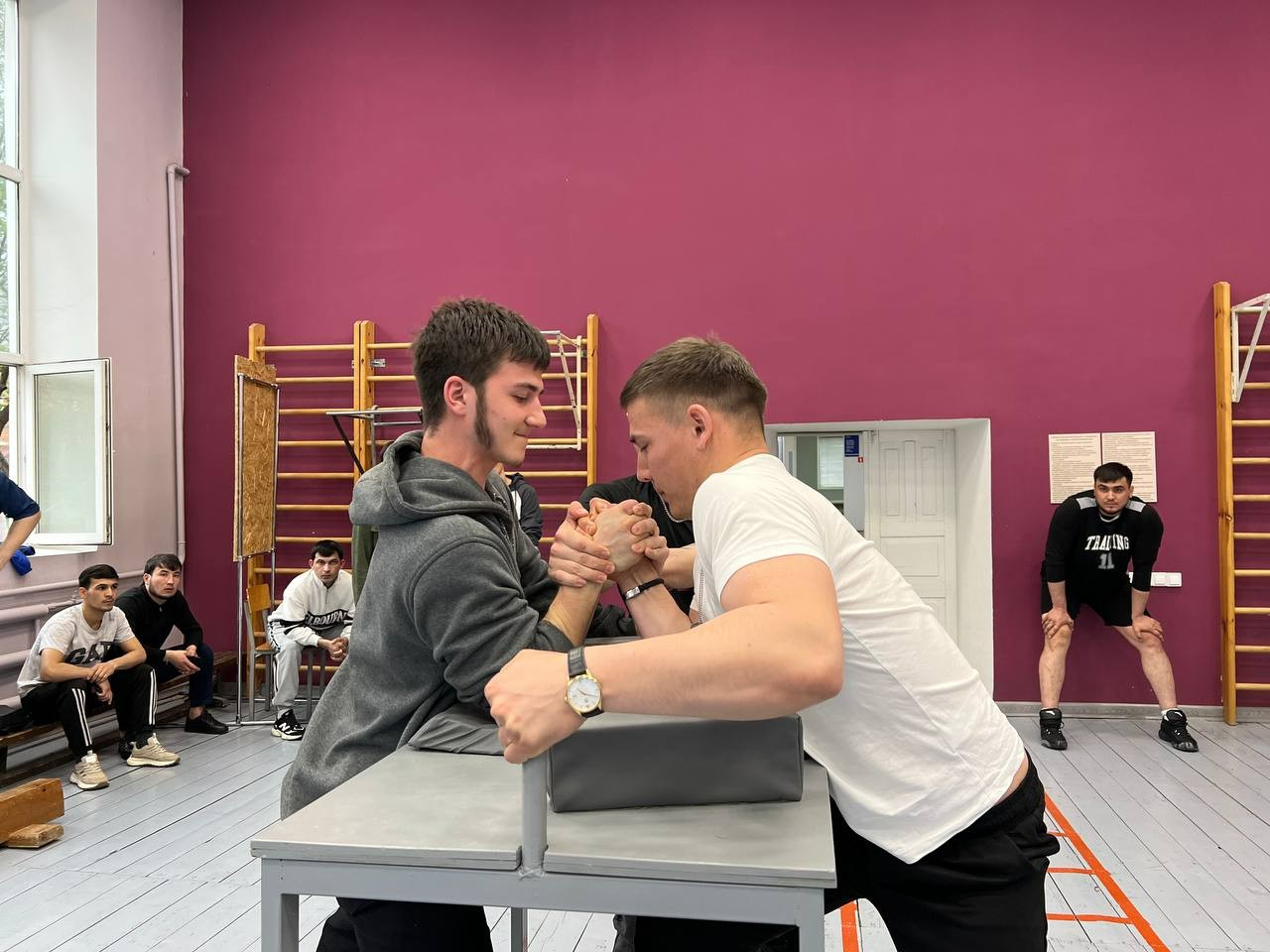 В Елабужском институте КФУ прошли соревнования по армрестлингу В Елабужском институте КФУ прошли соревнования по армрестлингу