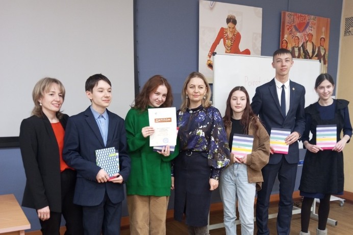 ����� 'Around the World'