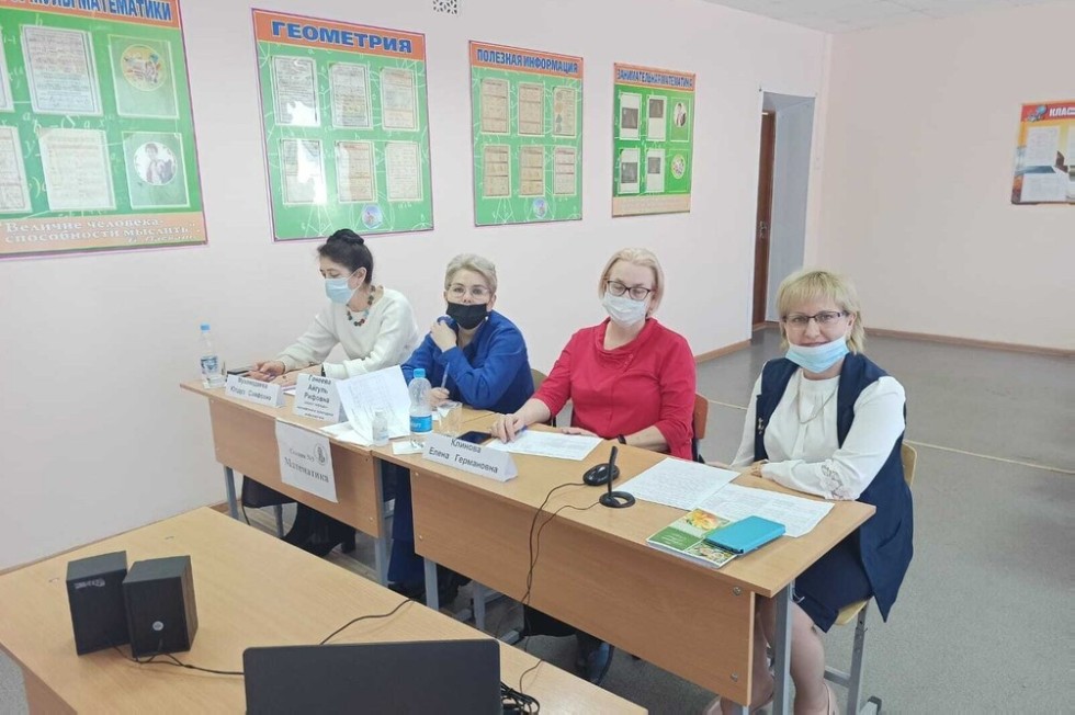 Преподаватели Елабужского института КФУ стали членами жюри на конференции имени академика К.А. Валиева Преподаватели Елабужского института КФУ стали членами жюри на конференции имени академика К.А. Валиева