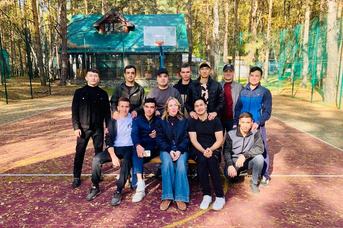 Студенты Елабужского института КФУ очистили территорию 'Буревестника' Студенты Елабужского института КФУ очистили территорию 'Буревестника'