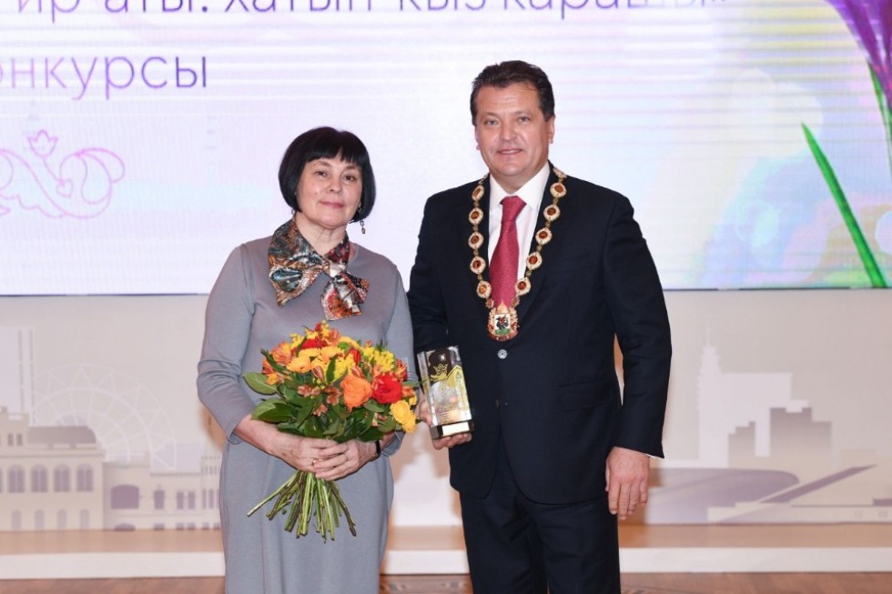 Кадрия Фатхуллова: 'Главный инструмент учителя ? это слово, идущее от сердца' Кадрия Фатхуллова: 'Главный инструмент учителя ? это слово, идущее от сердца'