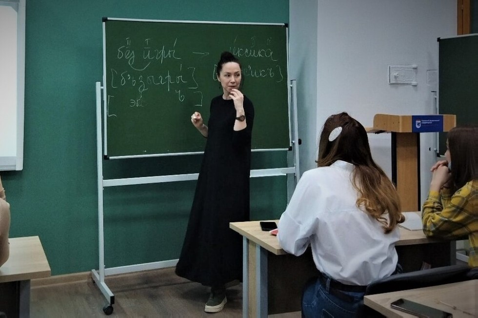 Очередное занятие в в КдИС 'О русском на русском интересно' Очередное занятие в в КдИС 'О русском на русском интересно'