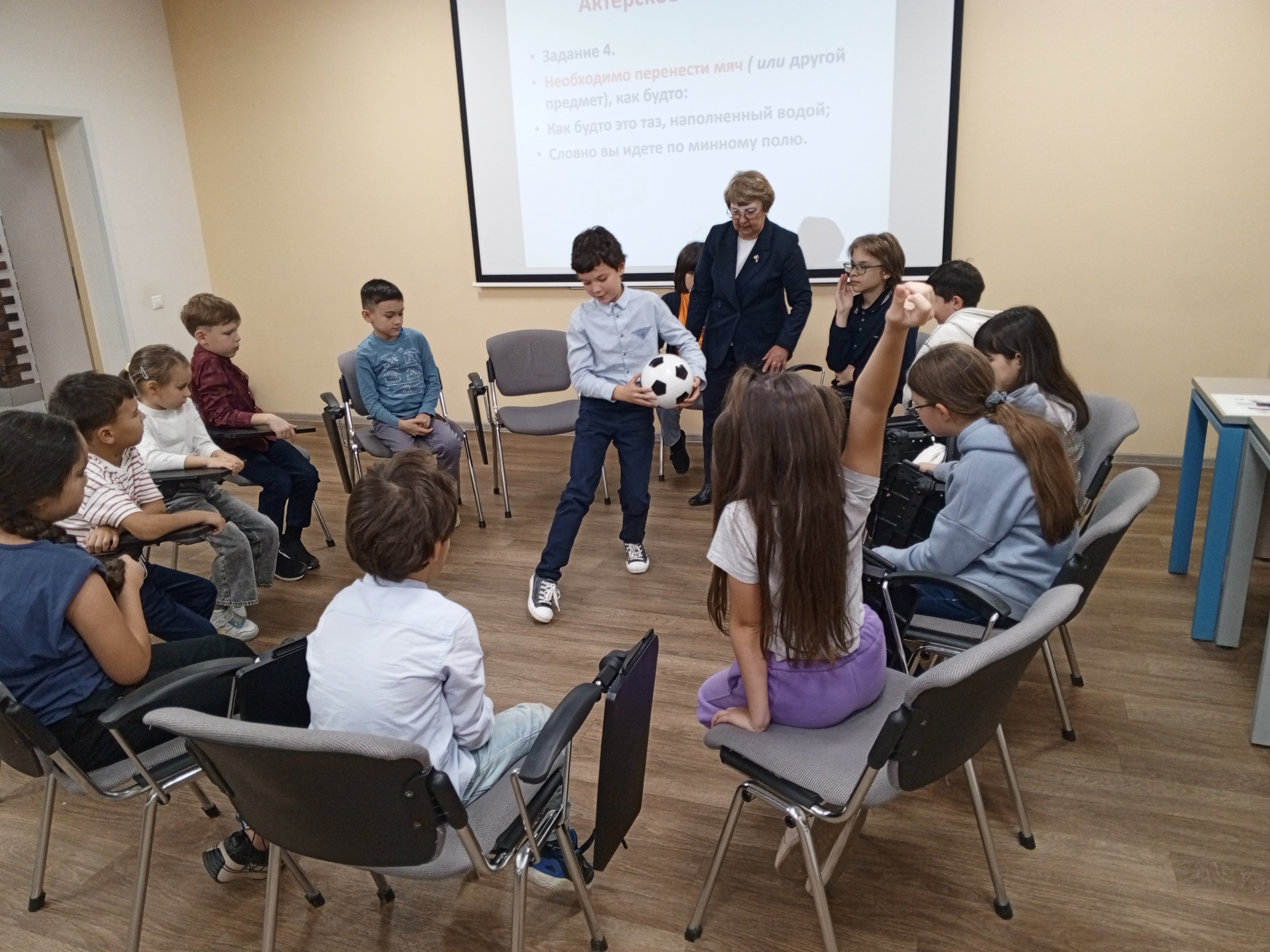 Детский театр КФУ 'Радуга' открыл новый театральный сезон Детский театр КФУ 'Радуга' открыл новый театральный сезон