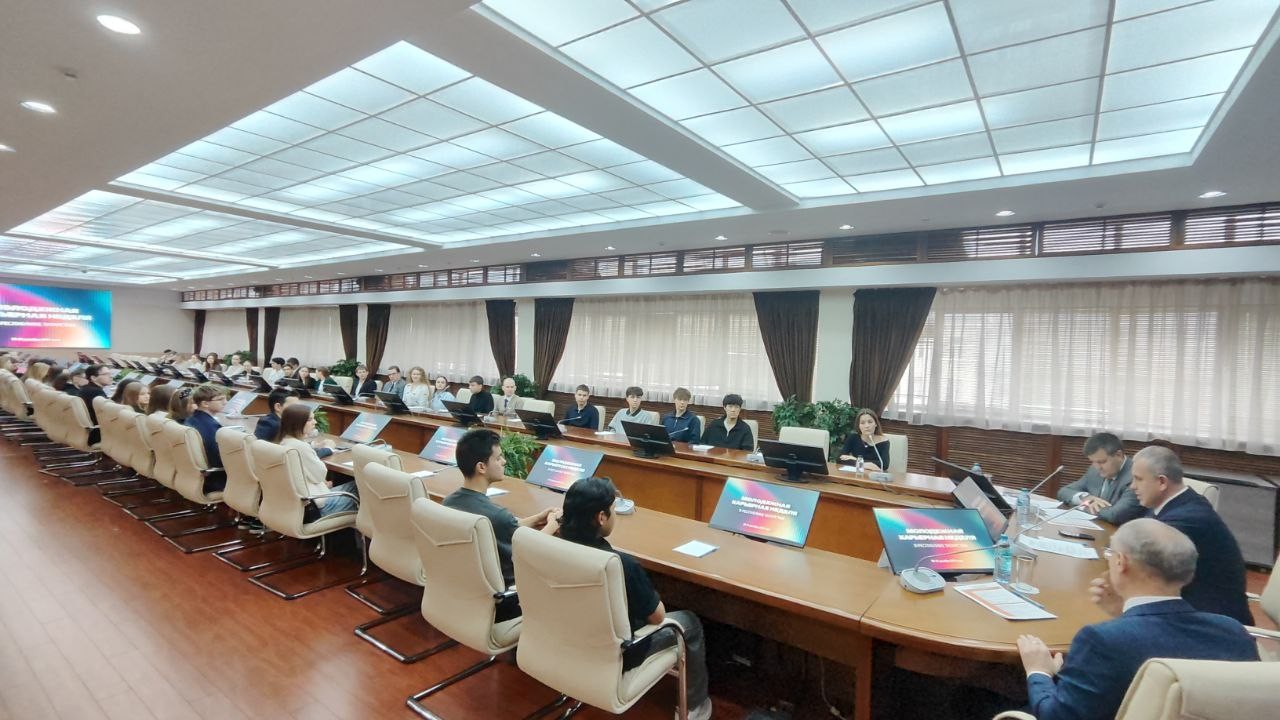 В ВШГМУ КФУ начал работу двухдневный образовательный интенсив для будущих госслужащих Республики Татарстан 'Молодежная карьерная неделя' В ВШГМУ КФУ начал работу двухдневный образовательный интенсив для будущих госслужащих Республики Татарстан 'Молодежная карьерная неделя'