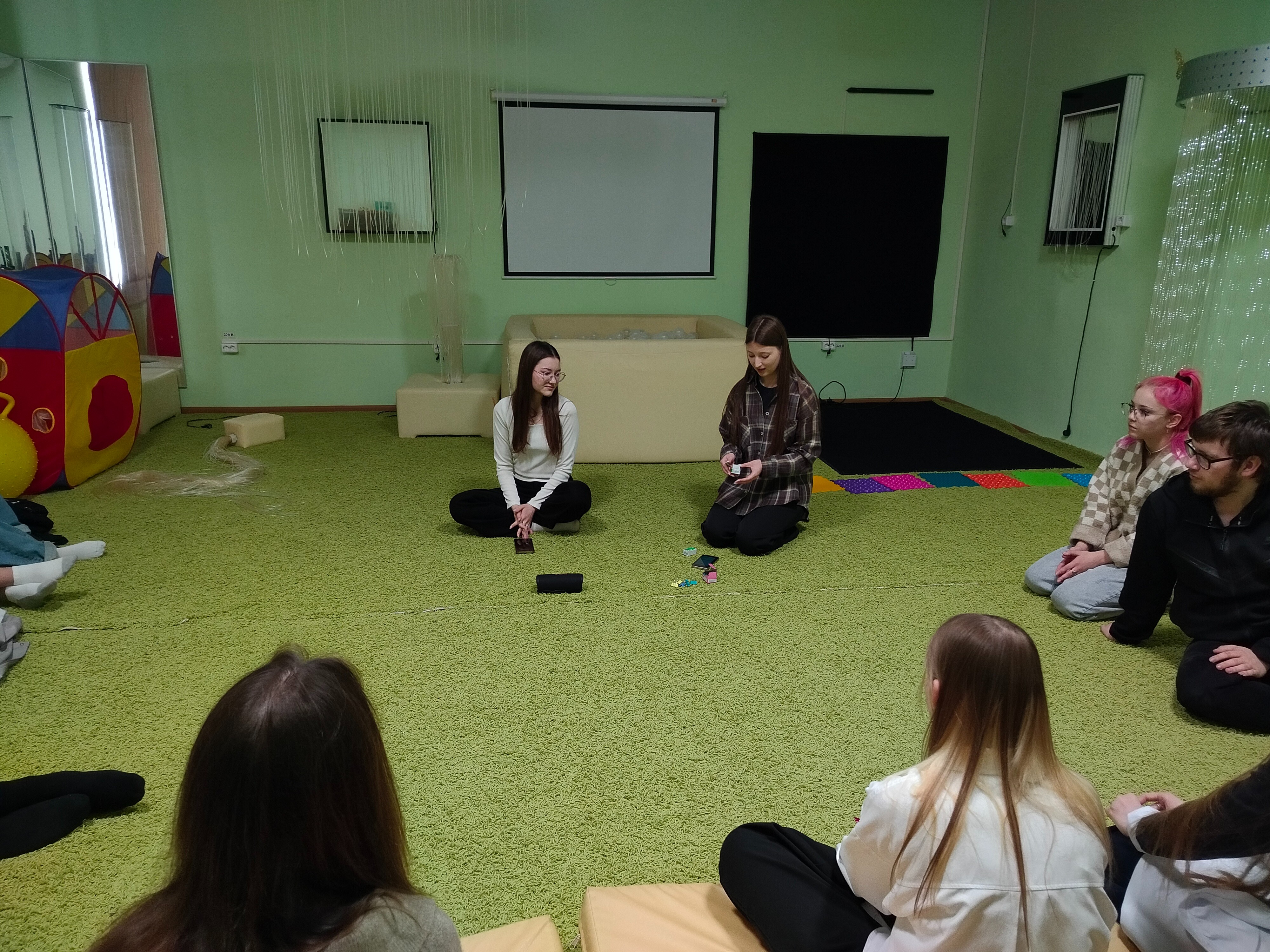 Студенты провели занятие по профилактике эмоционального выгорания Студенты провели занятие по профилактике эмоционального выгорания