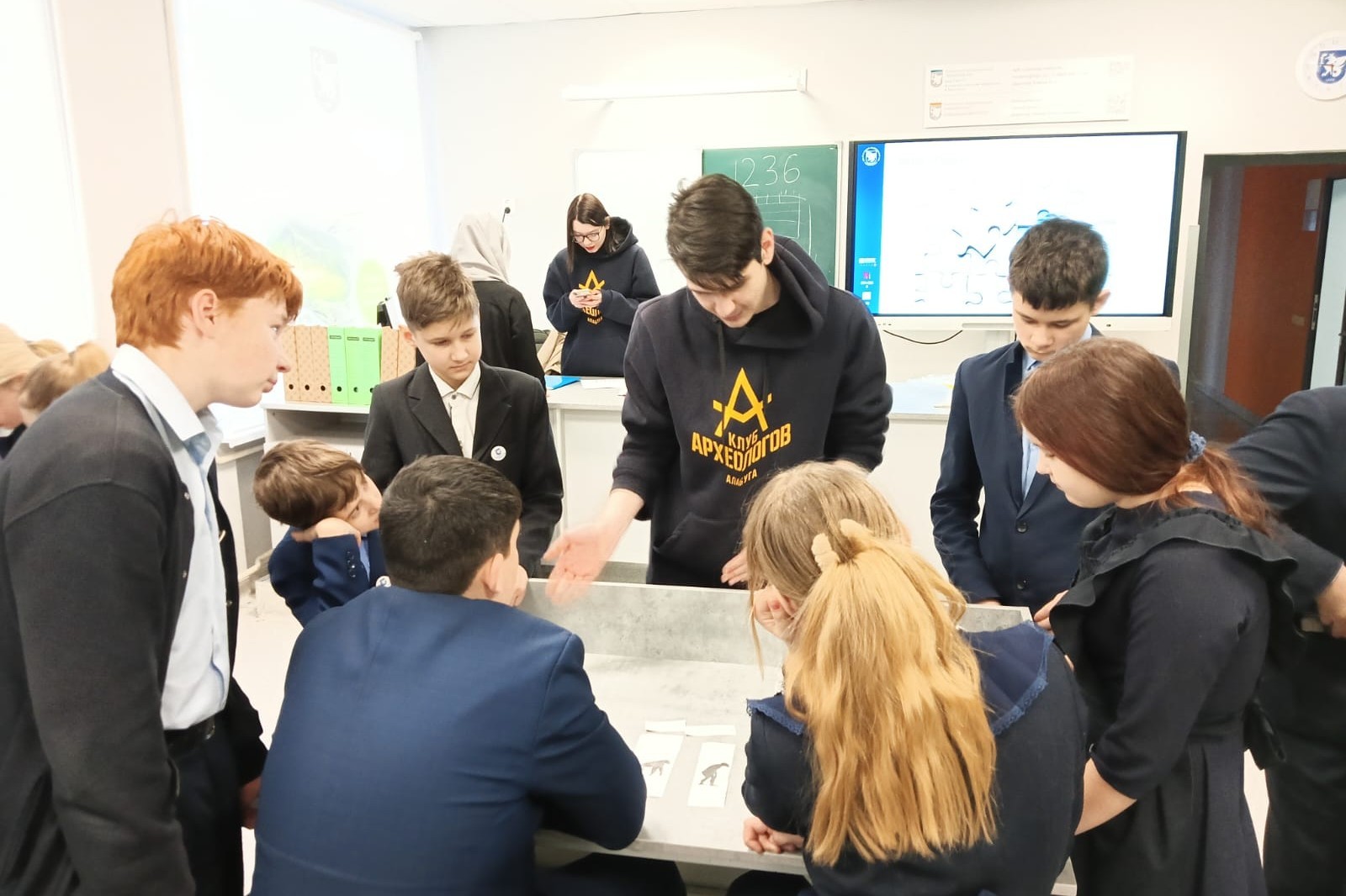 Студенты презентовали школьникам научные объединения Елабужского института КФУ Студенты презентовали школьникам научные объединения Елабужского института КФУ