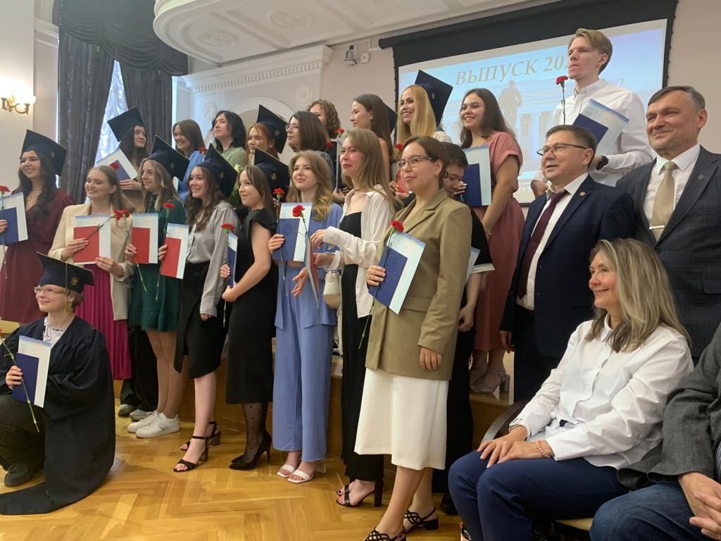 Выпускники бакалавриата кафедры биохимии, биотехнологии и фармакологии получили дипломы Выпускники бакалавриата кафедры биохимии, биотехнологии и фармакологии получили дипломы