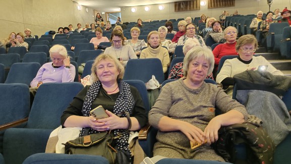 Студенты элегантного возраста прослушали лекцию Студенты элегантного возраста прослушали лекцию