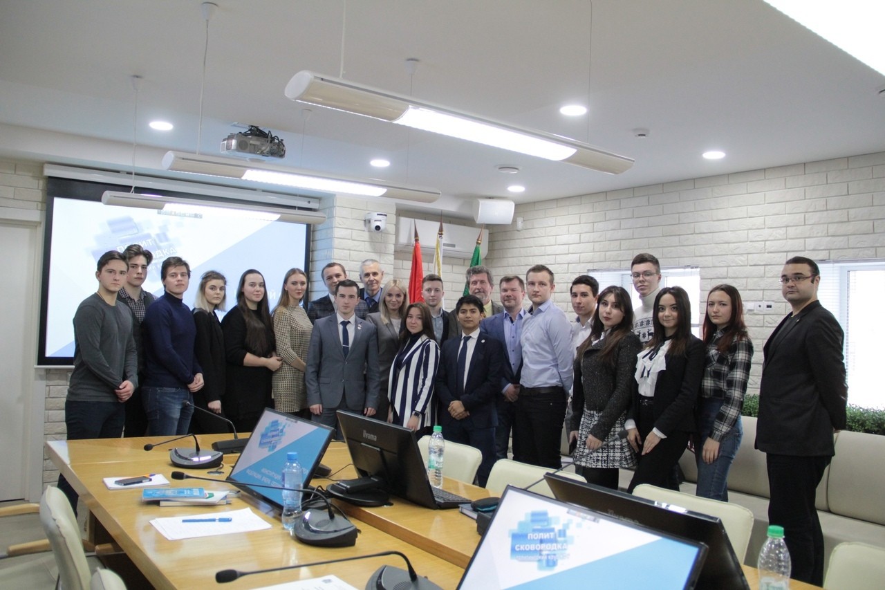 Студенческий клуб 'Политсковородка' провел круглый стол, приуроченный ко Дню Конституции Студенческий клуб 'Политсковородка' провел круглый стол, приуроченный ко Дню Конституции