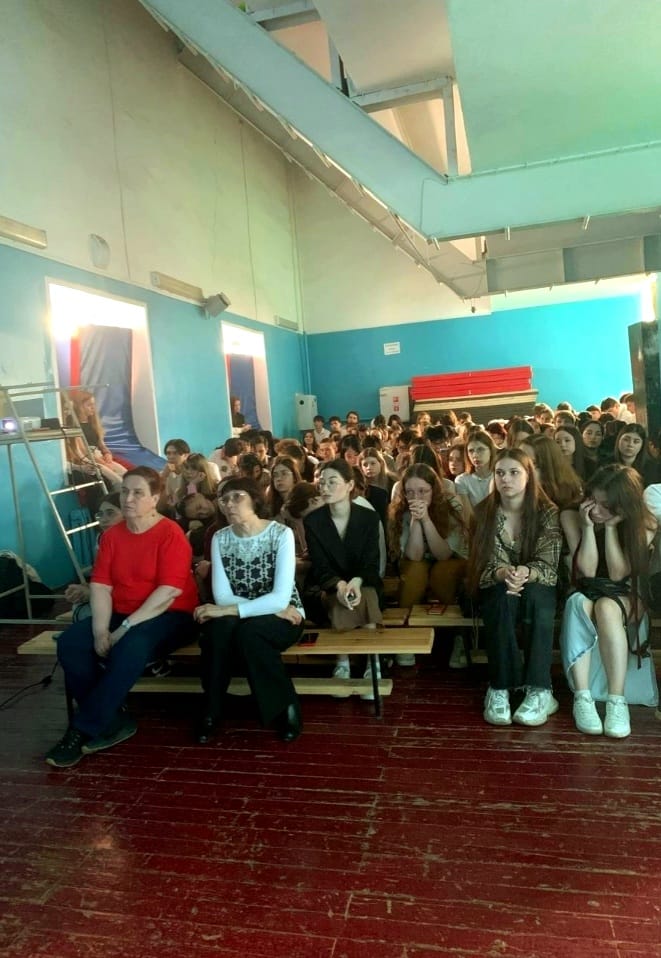 Ветераны и студенты КФУ знают и верят: ' Нам нужна одна победа, одна на всех. Мы за ценой не постоим?' Ветераны и студенты КФУ знают и верят: ' Нам нужна одна победа, одна на всех. Мы за ценой не постоим?'