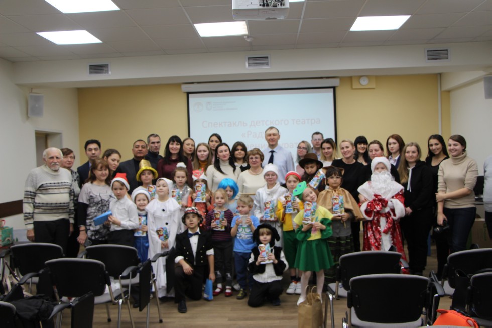 Премьера детского спектакля 'Приключения Буратино на новогодний лад' прошла триумфально Премьера детского спектакля 'Приключения Буратино на новогодний лад' прошла триумфально