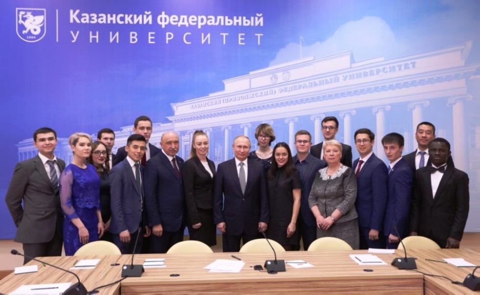 25 января Президент России Владимир Владимирович Путин провел встречу со студентами и аспирантами КФУ 25 января Президент России Владимир Владимирович Путин провел встречу со студентами и аспирантами КФУ