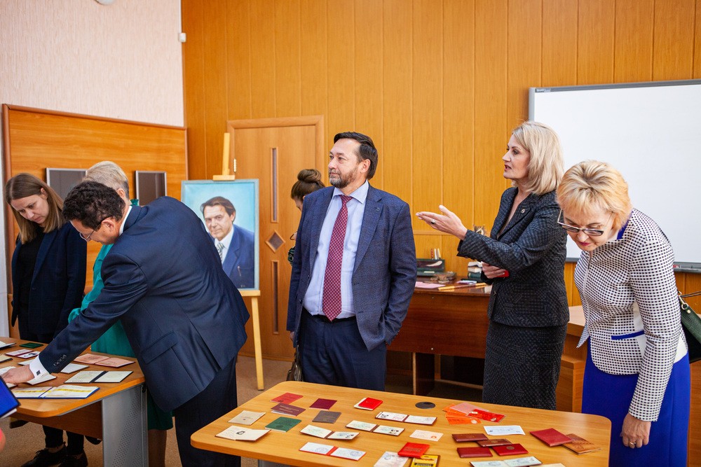 IX ������������ ������: �������� (����)