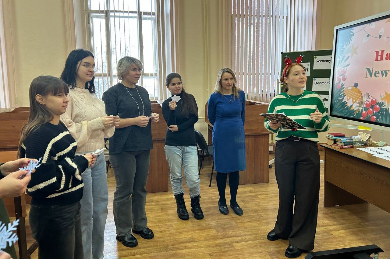 Студенты Елабужского института КФУ собрали новогодний праздник из пазлов Студенты Елабужского института КФУ собрали новогодний праздник из пазлов