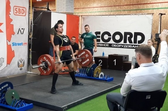 Студент Елабужского института победитель соревнований по пауэрлифтингу Студент Елабужского института победитель соревнований по пауэрлифтингу