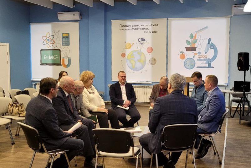 В Елабужском институте КФУ обсудили создание технических классов для школьников В Елабужском институте КФУ обсудили создание технических классов для школьников