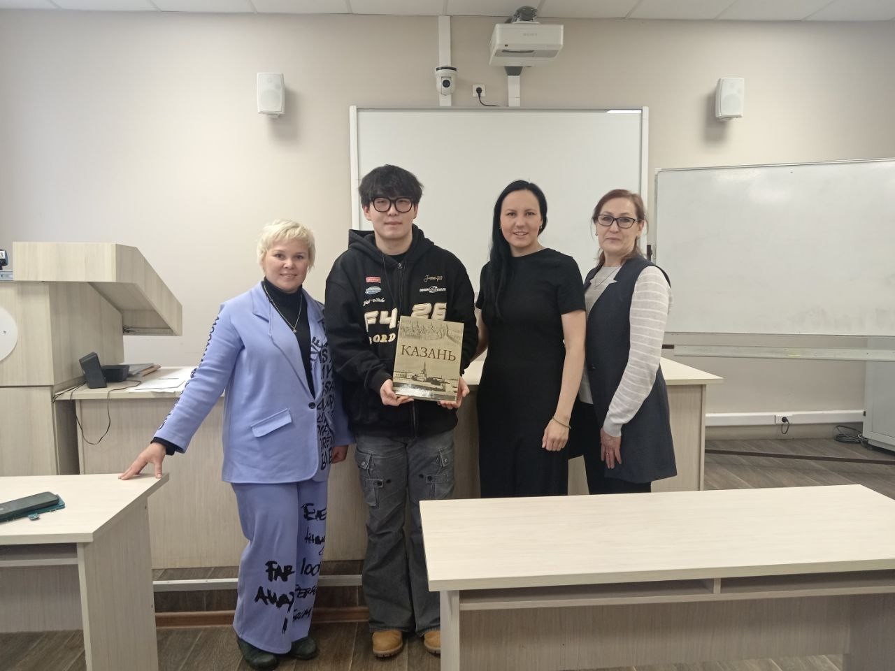 28 января 2026 года в Институте филологии и межкультурной коммуникации КФУ завершился конкурс короткого рассказа 'О Казани' 28 января 2026 года в Институте филологии и межкультурной коммуникации КФУ завершился конкурс короткого рассказа 'О Казани'