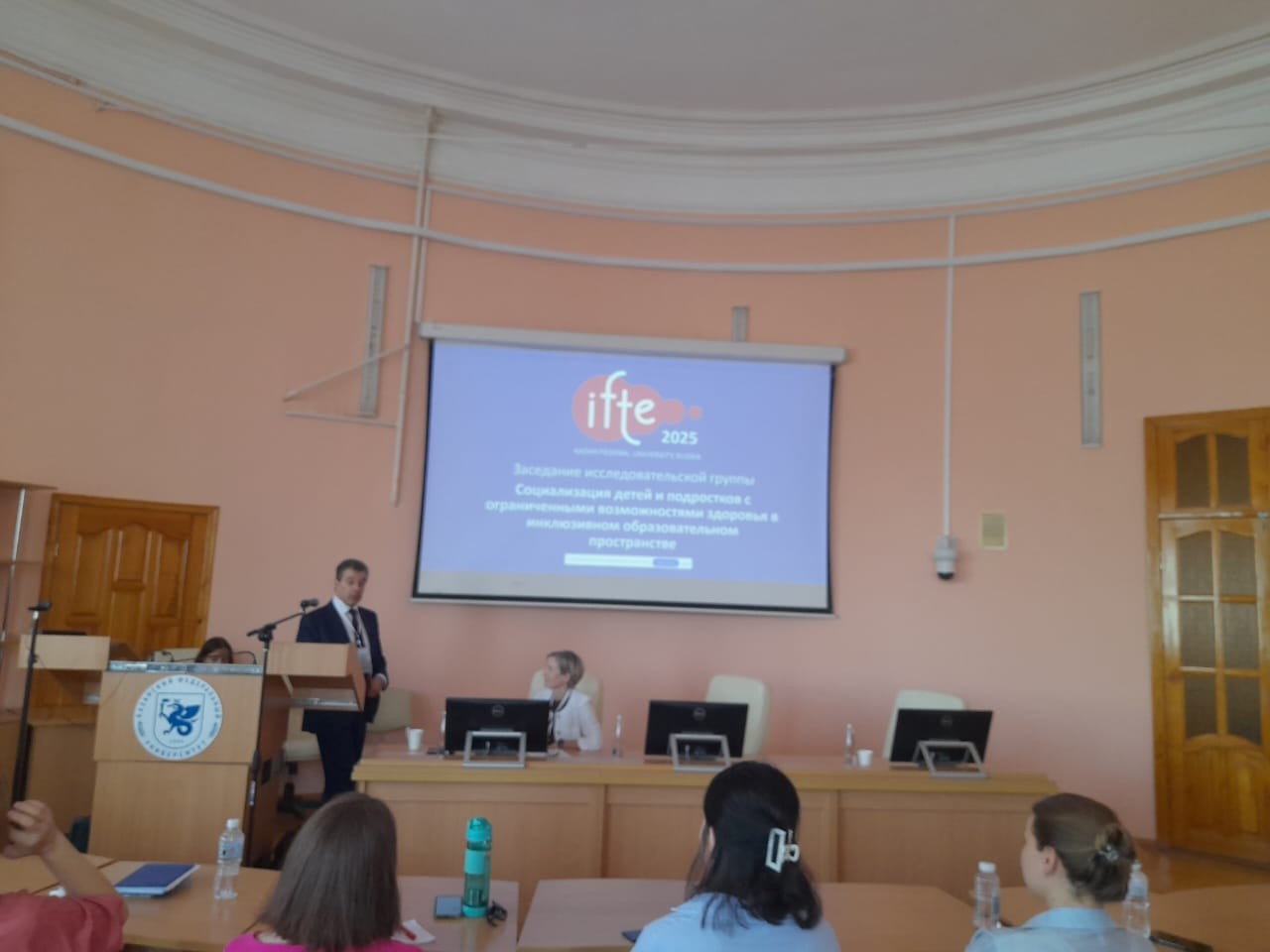 Заседание Исследовательской группы 'Социализация детей и подростков с ограниченными возможностями здоровья в инклюзивном образовательном пространстве' Заседание Исследовательской группы 'Социализация детей и подростков с ограниченными возможностями здоровья в инклюзивном образовательном пространстве'