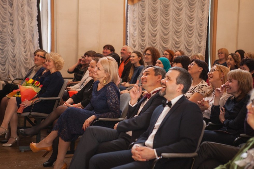 Праздничный концерт '23+8' прошел в Елабужском институте КФУ Праздничный концерт '23+8' прошел в Елабужском институте КФУ