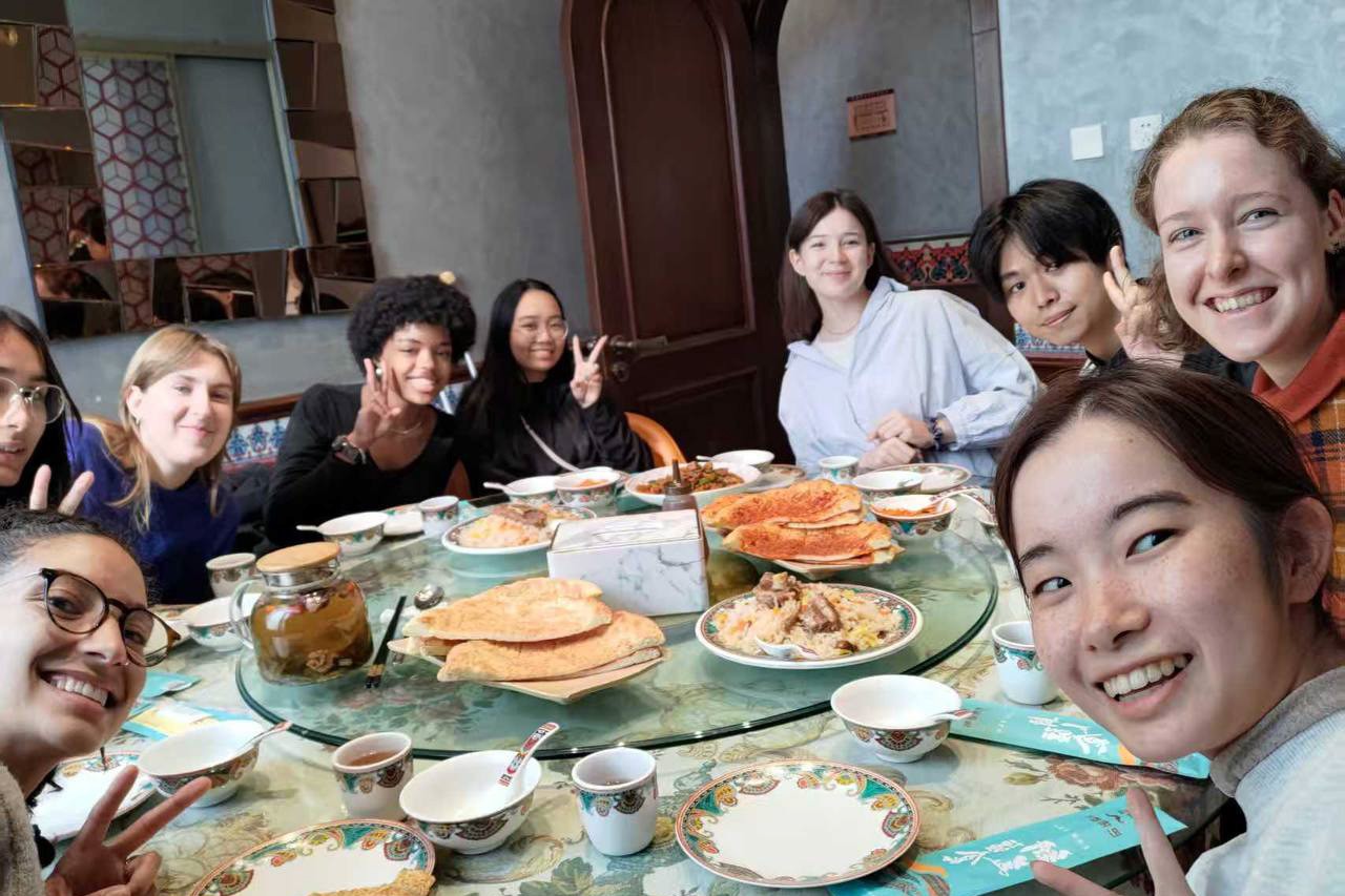 Студенты Елабужского института КФУ проходят стажировку в Пекинском педагогическом университете Студенты Елабужского института КФУ проходят стажировку в Пекинском педагогическом университете