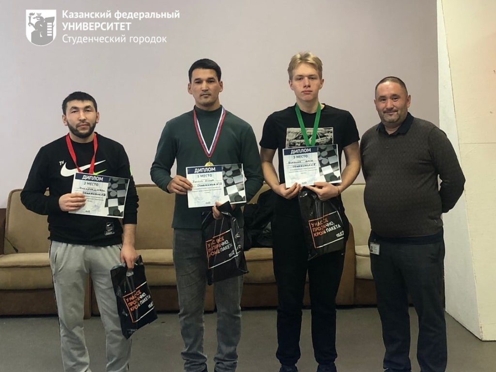 В Студенческом городке прошел турнир по шахматам, шашкам и нардам В Студенческом городке прошел турнир по шахматам, шашкам и нардам