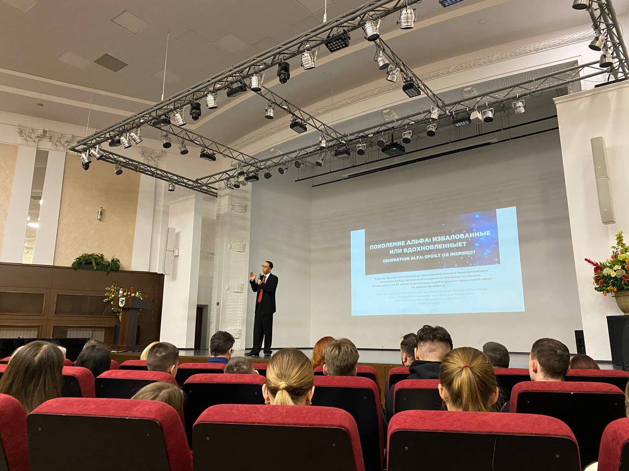 Китайский экономист Энди Се посетил ИУЭФ Китайский экономист Энди Се посетил ИУЭФ